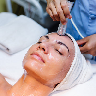 FACIALS - HydraGlow Experience (Hydrafacial)